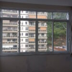 foto real de Janela de Correr 4 folhas com Basculantes